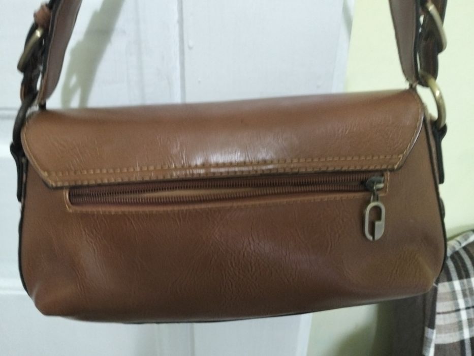 Продам сумочку з натуральної шкіри