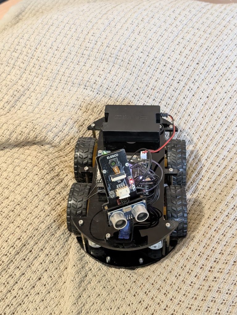 Продам готового робота ELEGOO Arduino UNO R3 Smart Robot Car Kit V4
