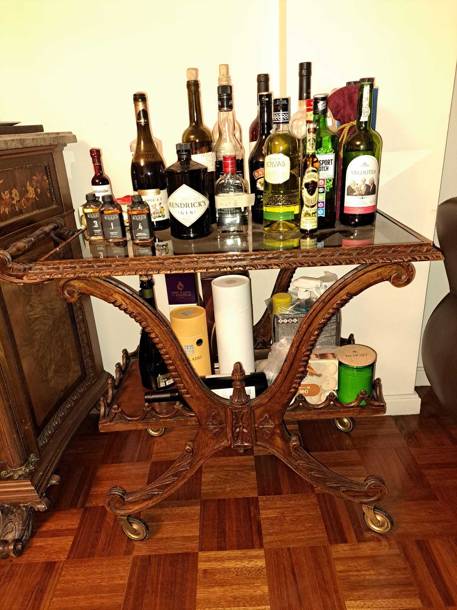 Carrinho de bebidas elegante