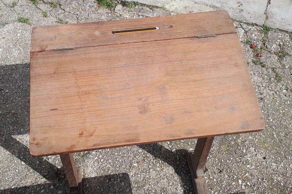 Secretária Individual de Escola Primária Antiga