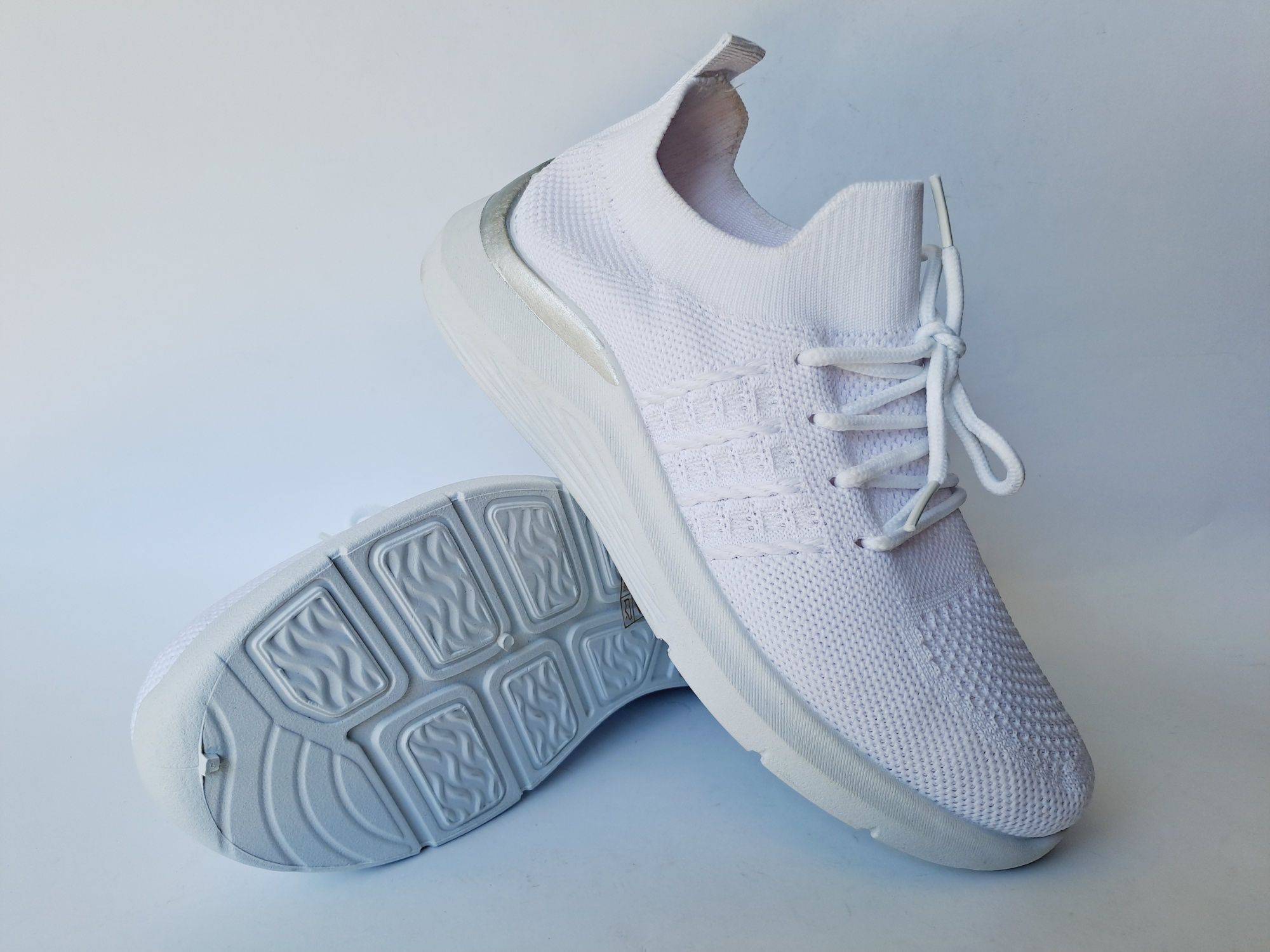 Buty sportowe, trampki, slip-on, białe wiązane 36,37,38,39