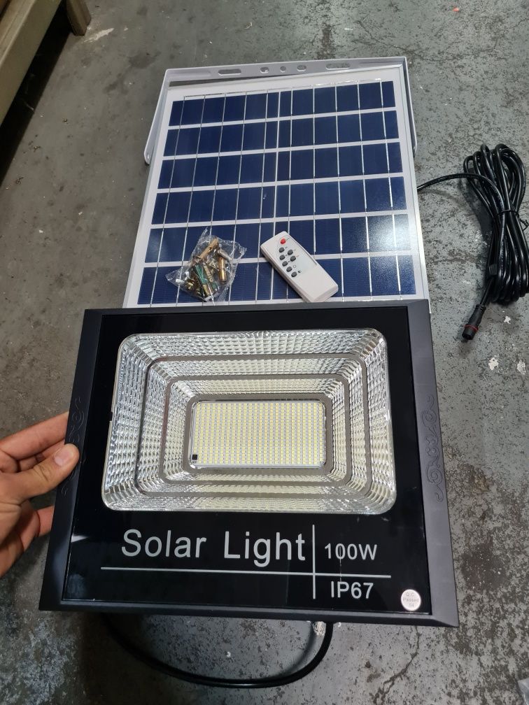 Holofote luz solar com sensor 100 led e comando novo