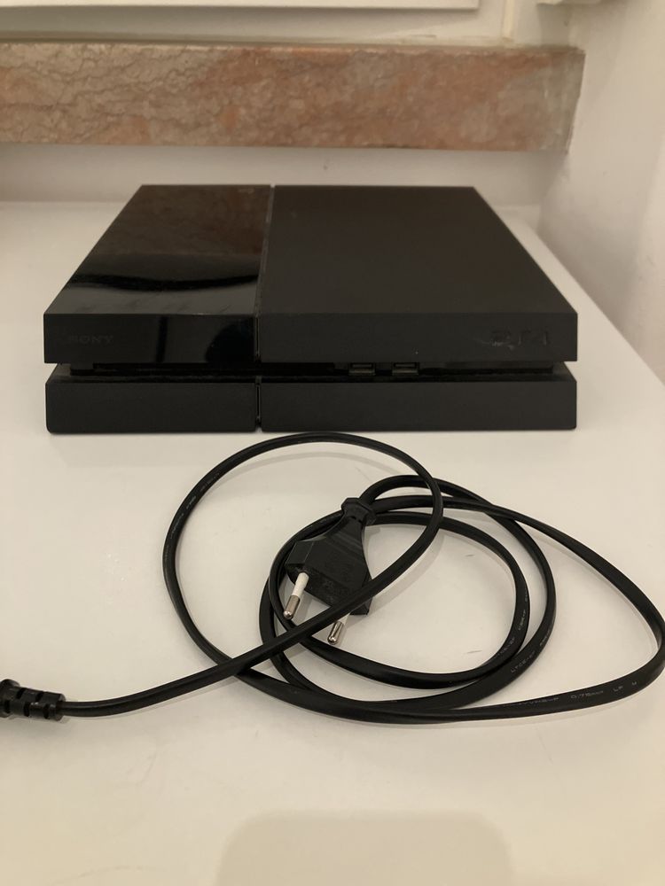 PlayStation 4 Sony 500 GB + 2 comandos