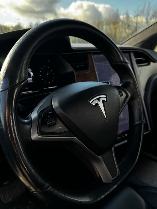 Tesla Model X 2020