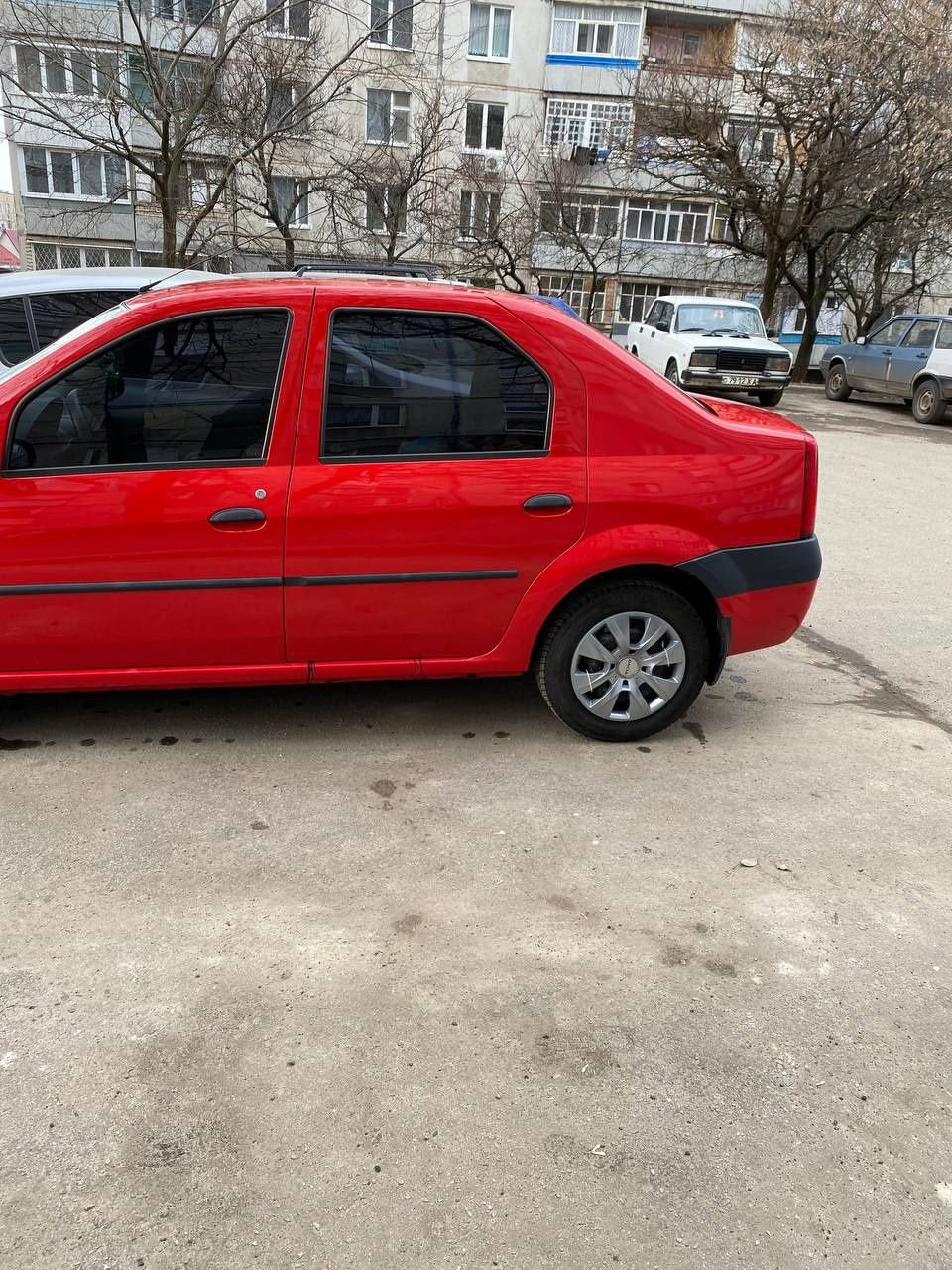 Машина Dacia ...