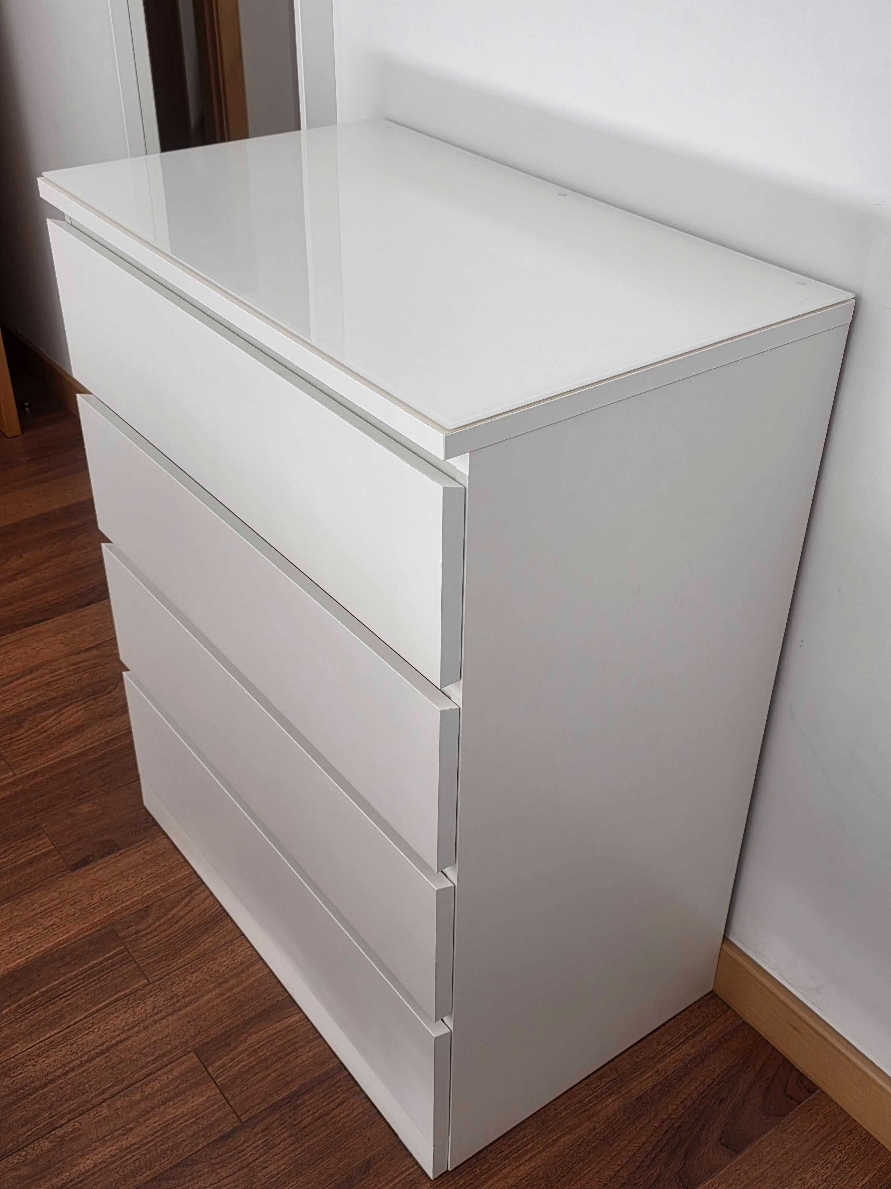 Cómoda Ikea MALM c/4 gavetas e tampo em Vidro