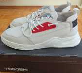 Wygodne, ładne, wysokiej jakości sneakersy Togoshi białe rozmiar 43