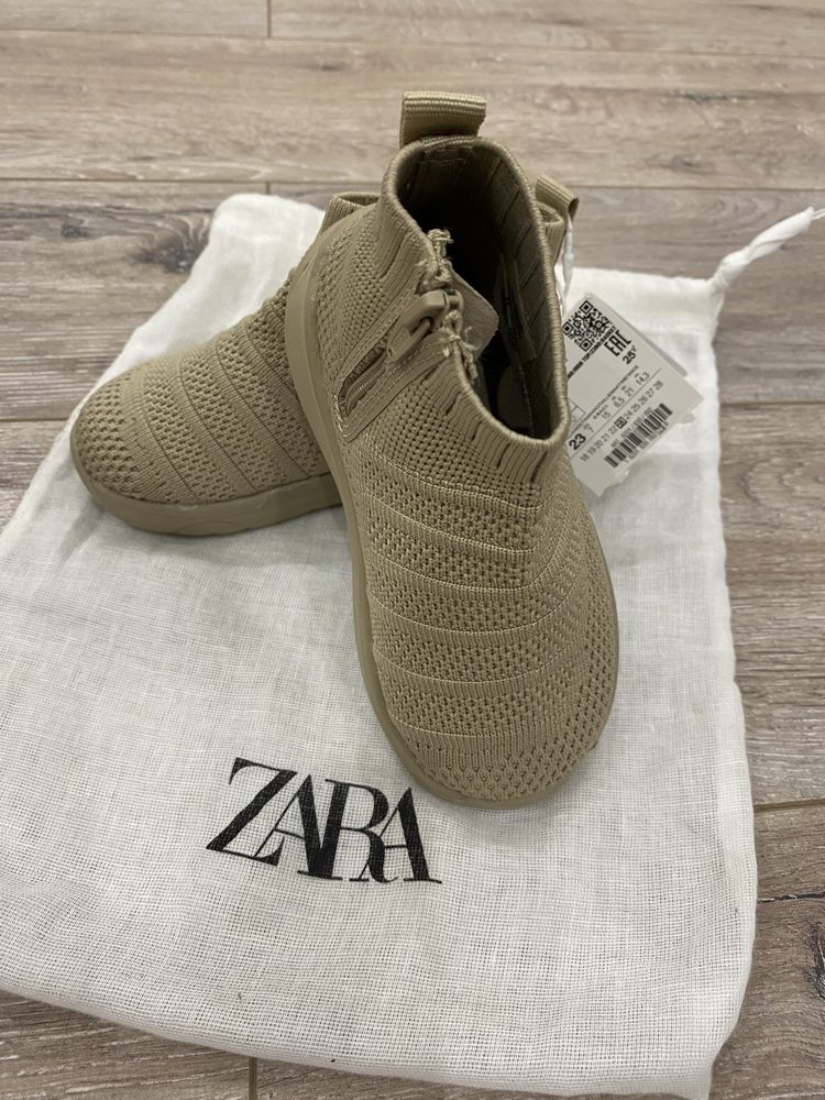 кросівки Zara