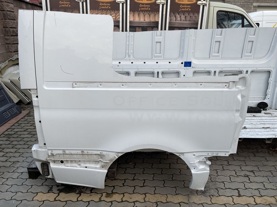 Кузов зад бок Mercedes Sprinter W907 середня база