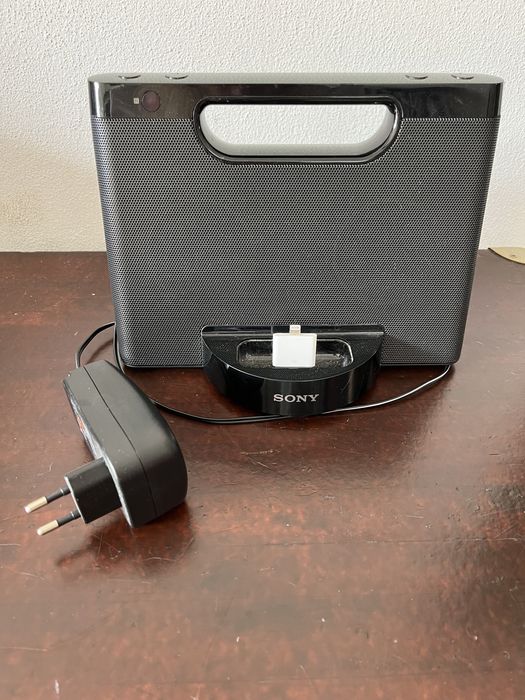Coluna SONY para ouvir musica a partir do telemóvel. Inclui adaptador