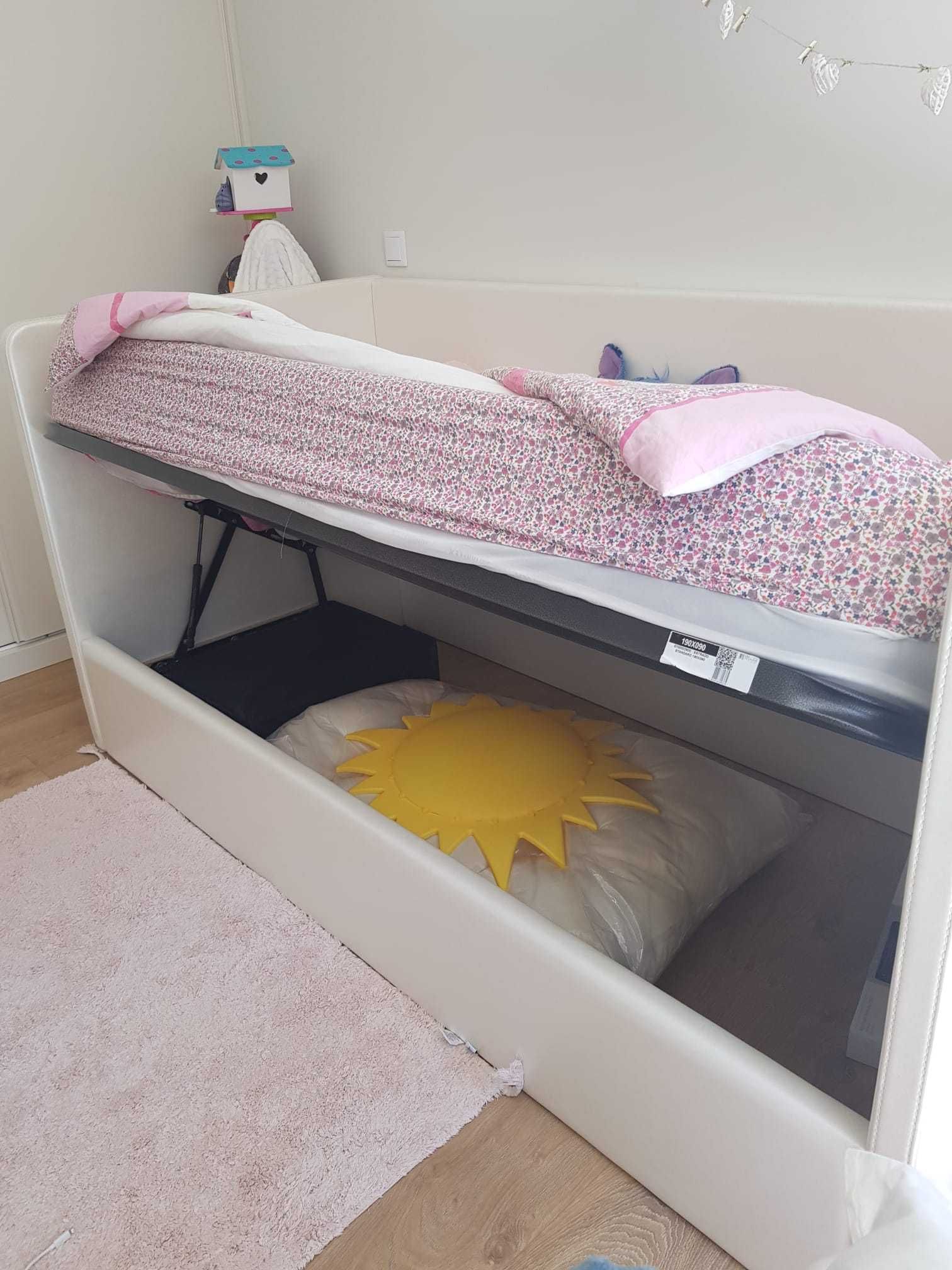 Cama solteiro Branca com estrado elevatório e colchão 90x190