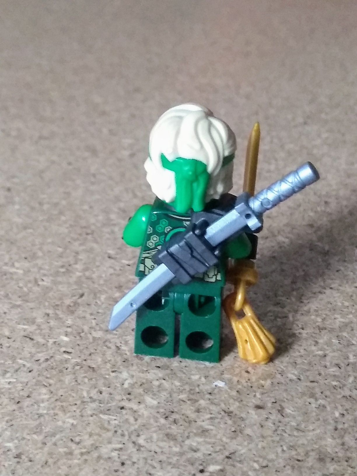 Figurka LEGO Ninjago wyspiarski Lloyd