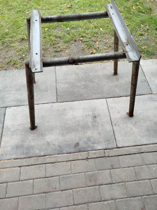 Stolik warsztatowy falbanek