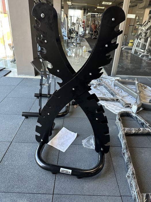 Тренажерный зал , стойки для гантелей 1-10 кг , гантельная горка