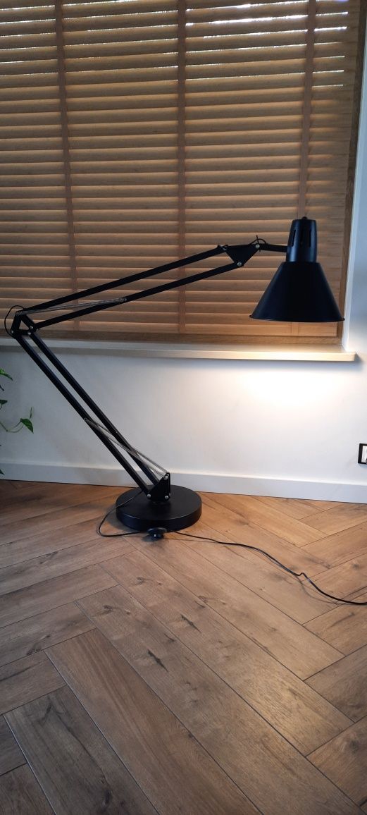 Lampa podłogowa do salonu, loft, metalowa