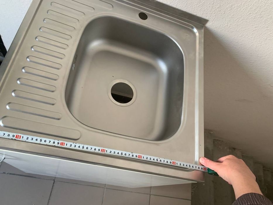 Тумба з мийкою в гарному стані