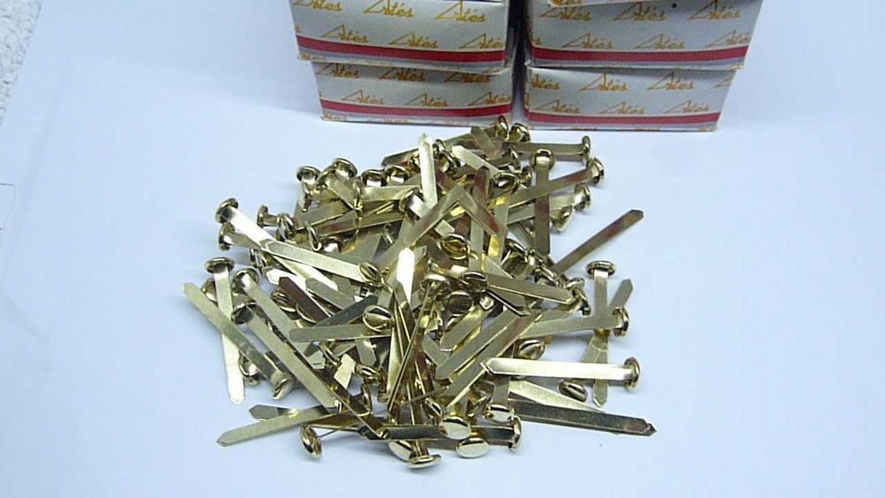 Tachas de encadernar em latão