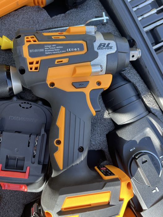 Zestaw narzędzi 4w1