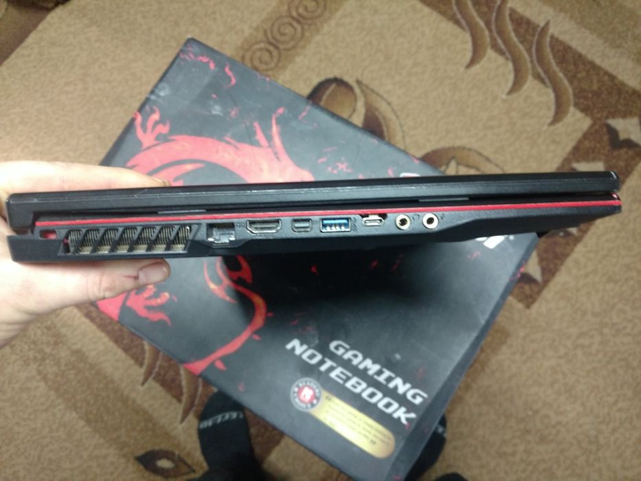Ігровий ноутбук msi ge73 8re.