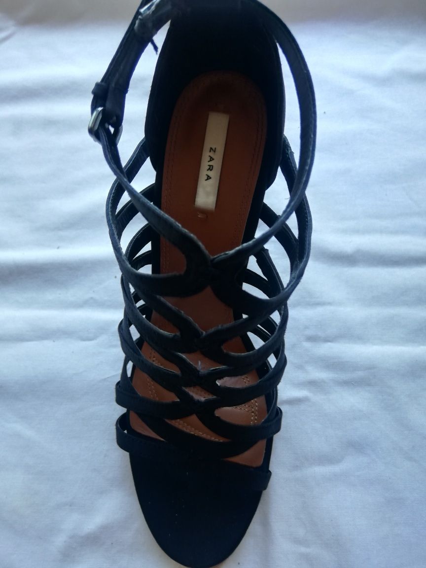 Sapatos Zara salto alto