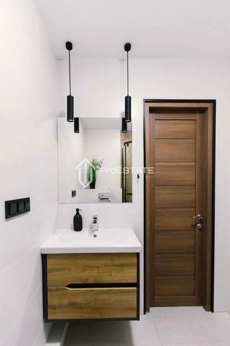 Киев        Ревуцкого ул., 54