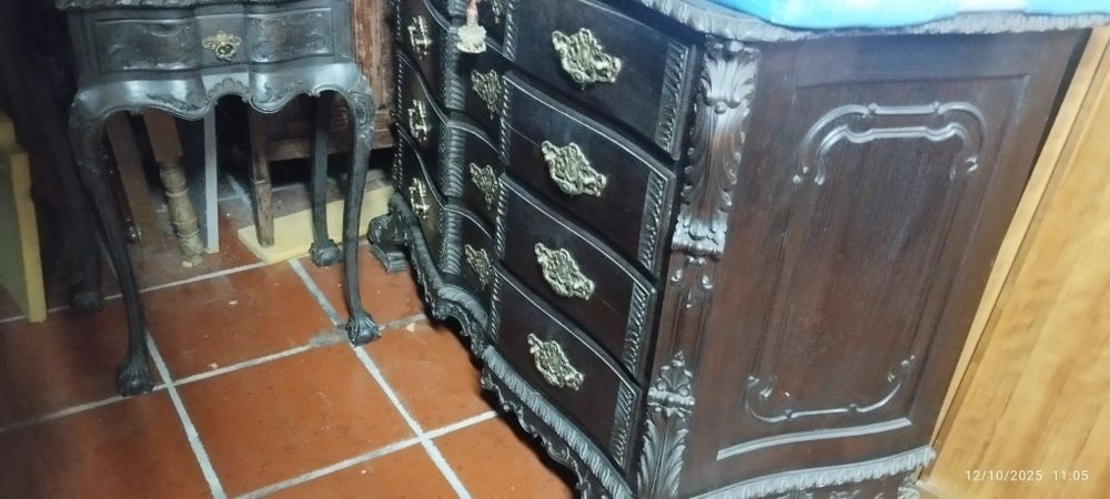 Cómodas antigas bem conservadas