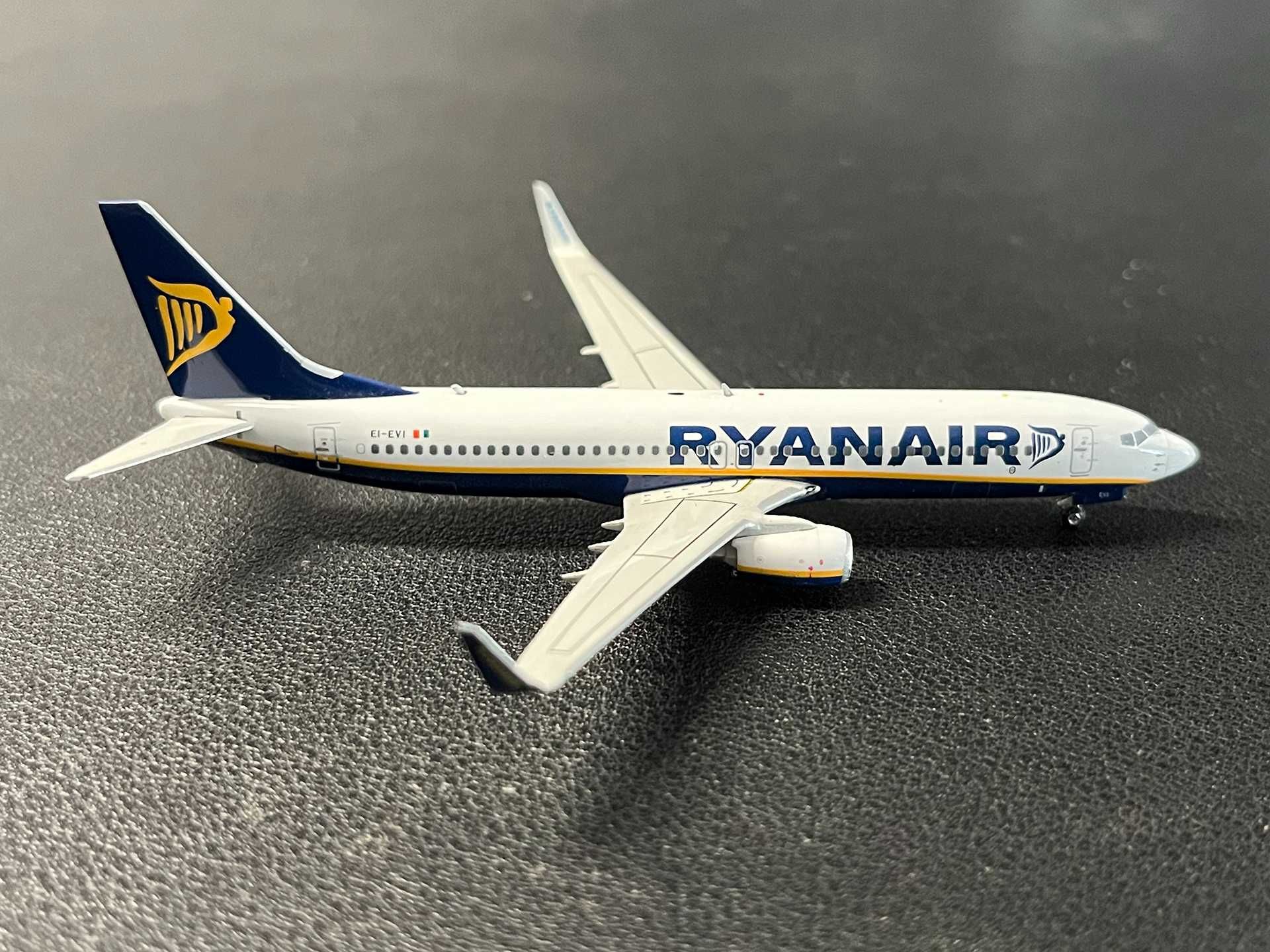 Miniatura Ryanair B737