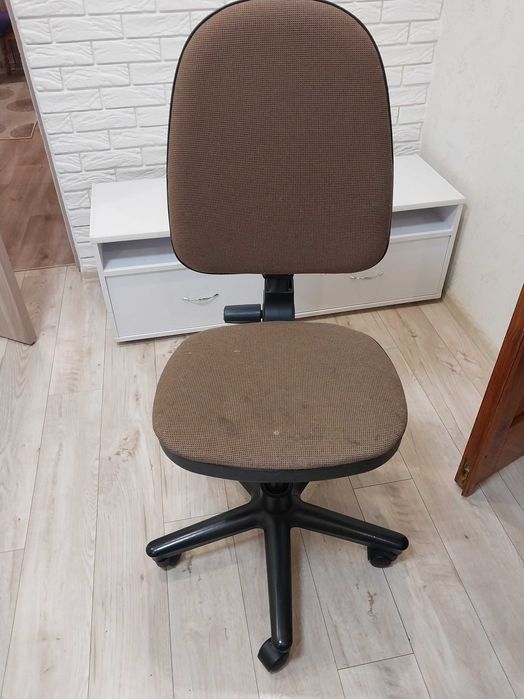 Крісло компютерне.