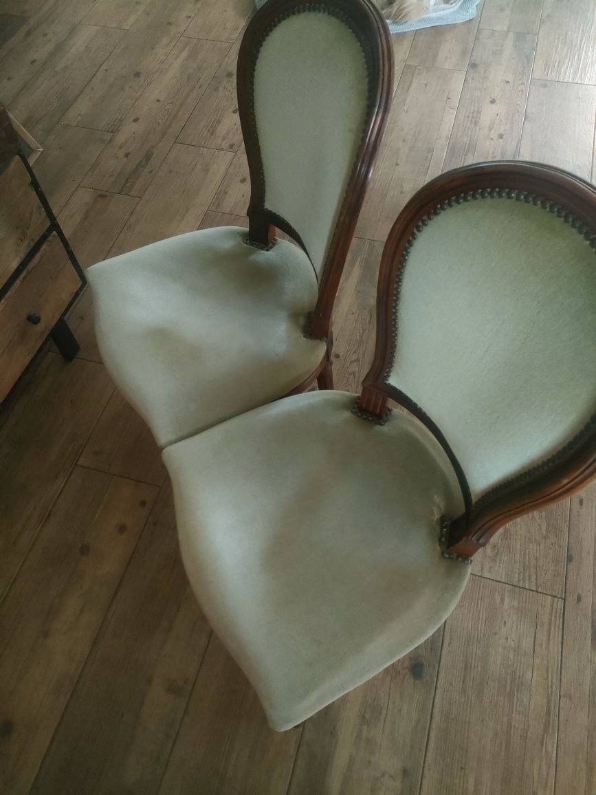 Krzesła w stylu ludwikowskim