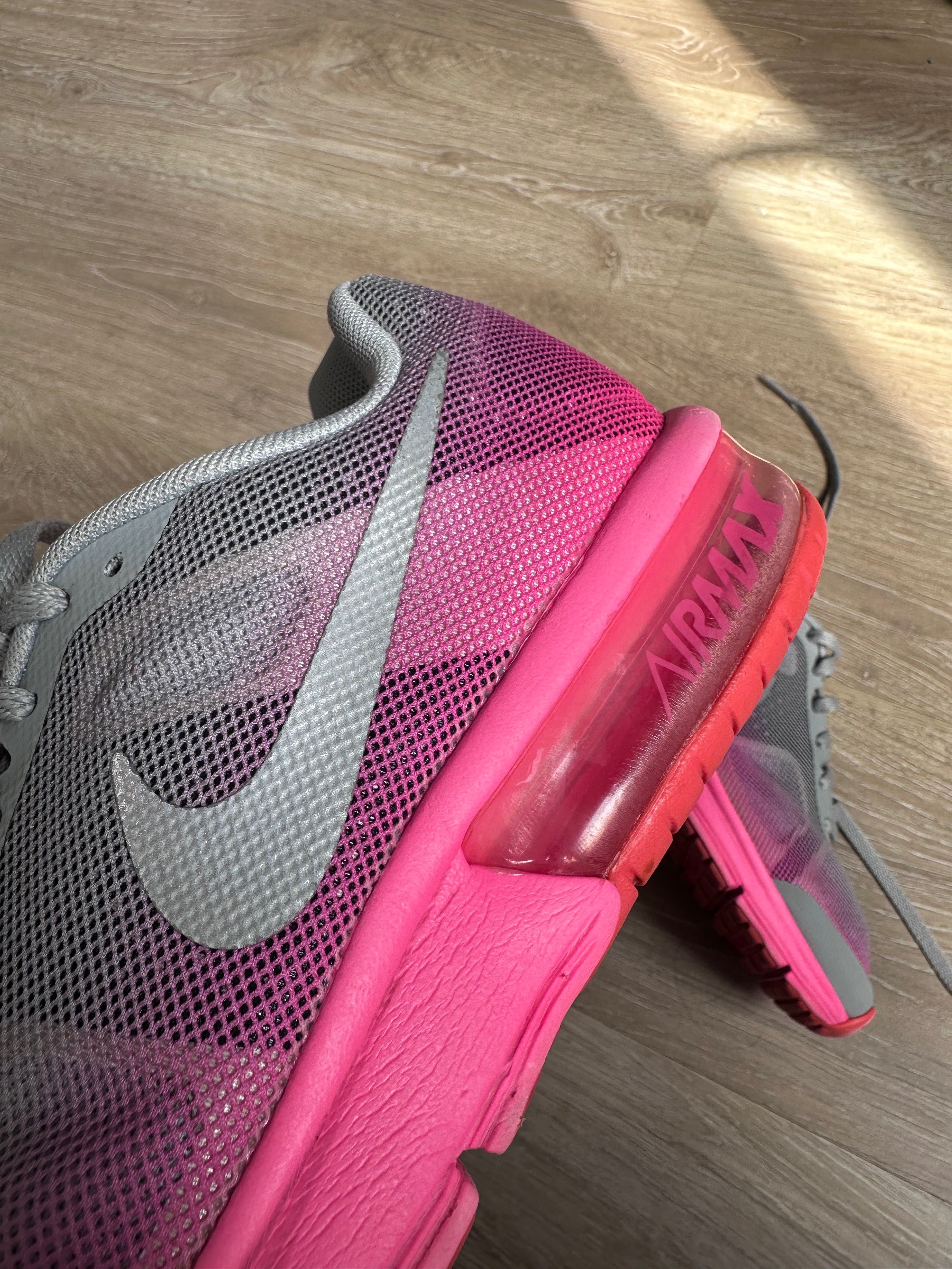 Оригінальні кросівки NIKE