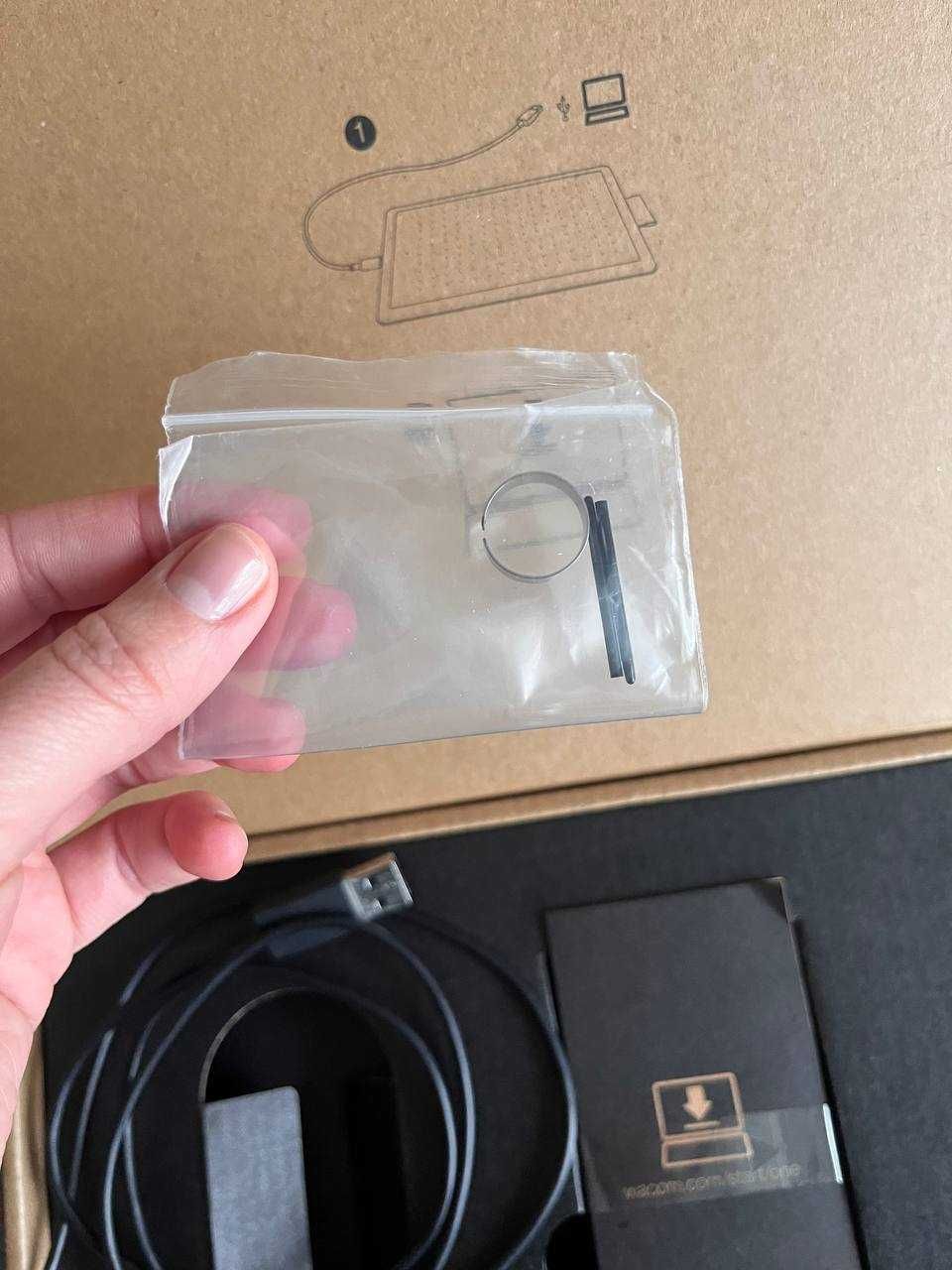 Графічний планшет One by Wacom Medium (CTL-672) графический планшет