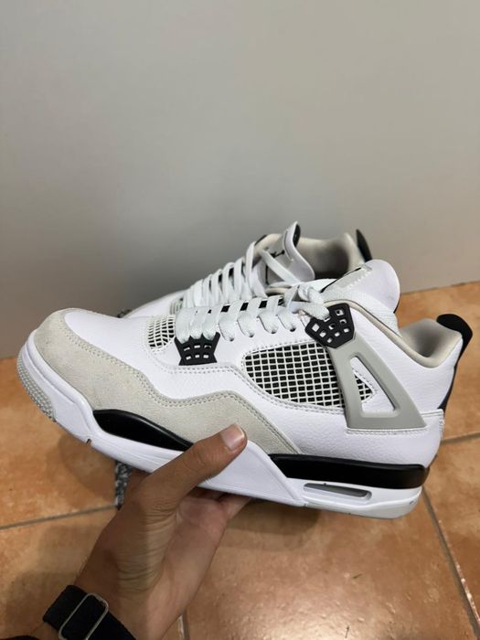 Air jordon 4 military black