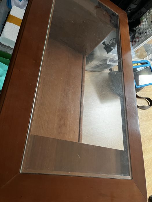 Mesa de madeira com vidro sala estar