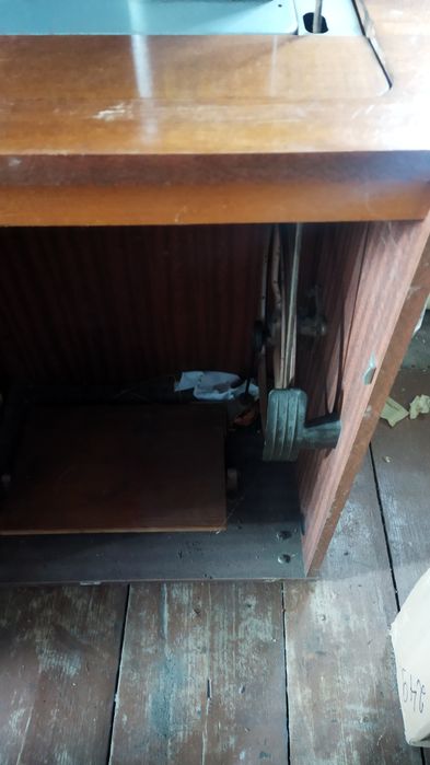 Швейная машинка Подольск 142 с тумбой