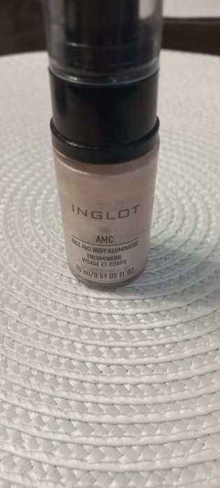 Rozświetlacz do twarzy i ciała Inglot