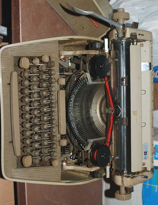 máquina de escrever antiga de fita marca messa boa para coleção