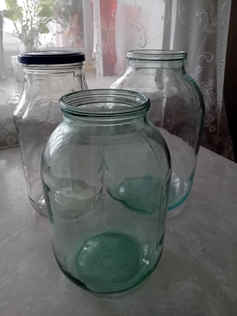 Продам  банки 3л і  2 л.
