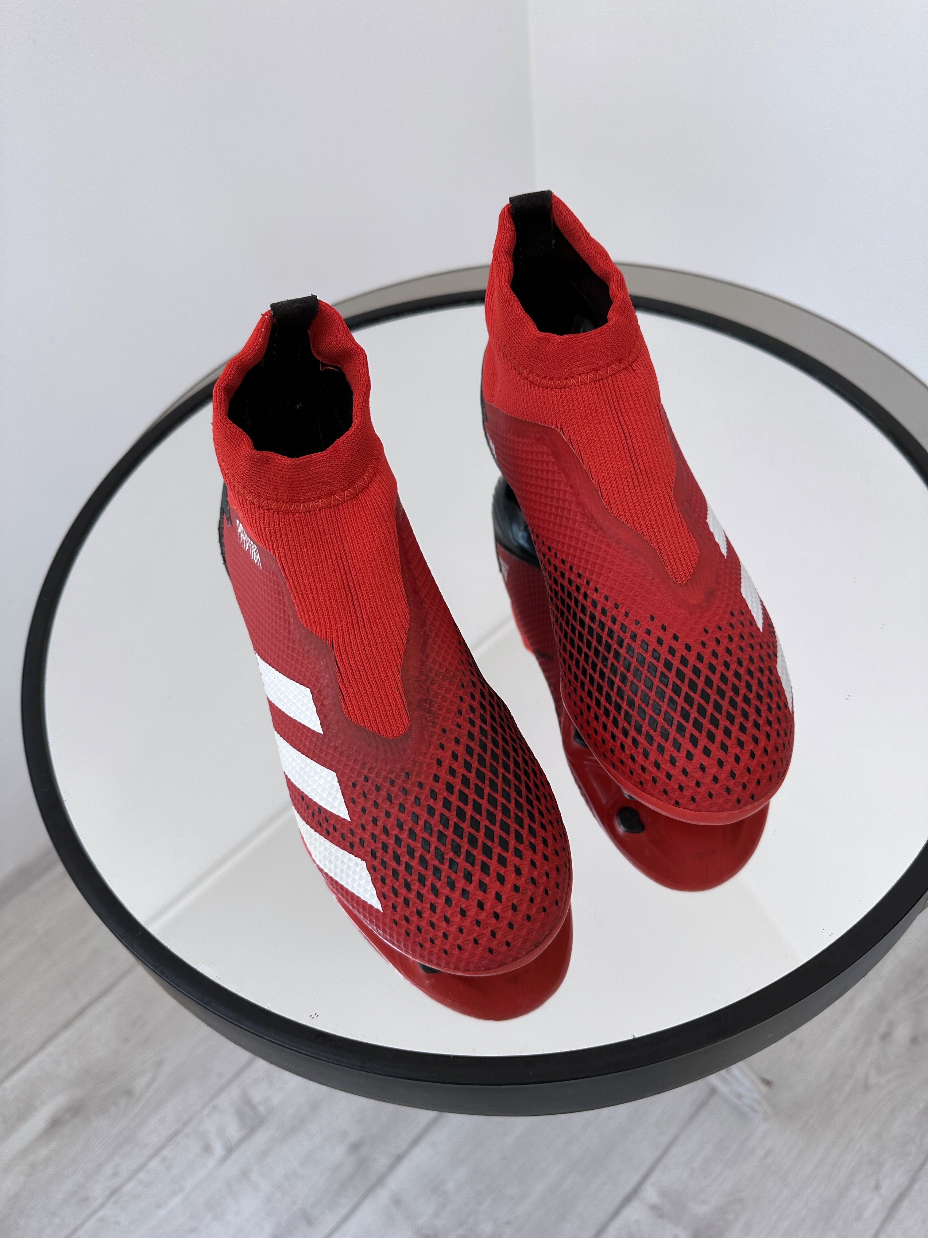 Яркие крутые бутсы с чулком Adidas Predator