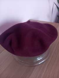 Bordowy beret z wełny