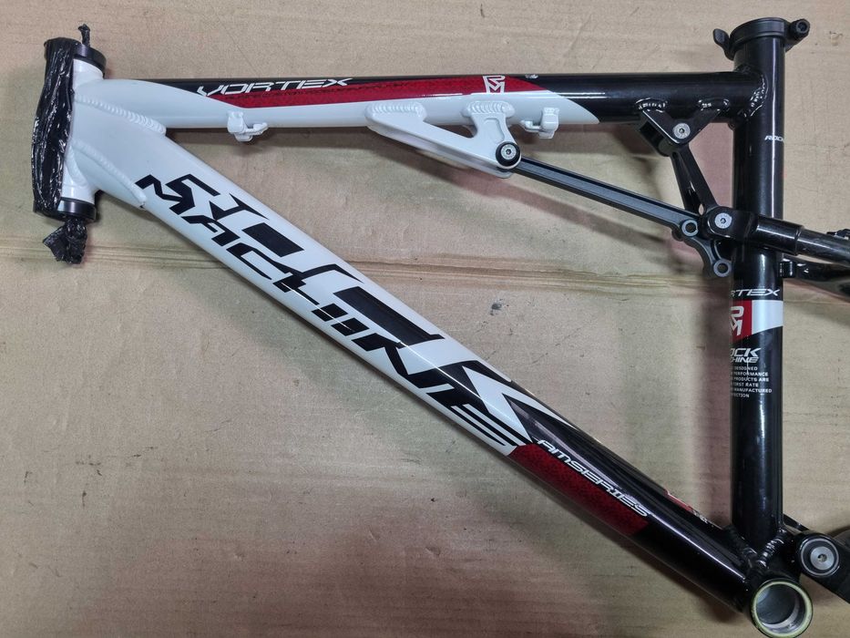 Rama typu full Rock Machine Vortex, pod 26