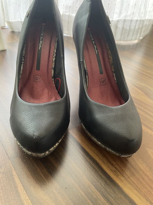 Sapatos pretos de salto alto Drastick