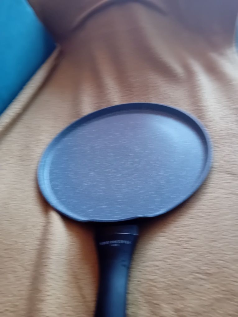 Nowa patelnia granitowa do naleśników