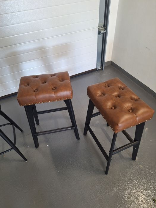 Krzesla Hokery barowe 2 zwykle i 2 obrotowe