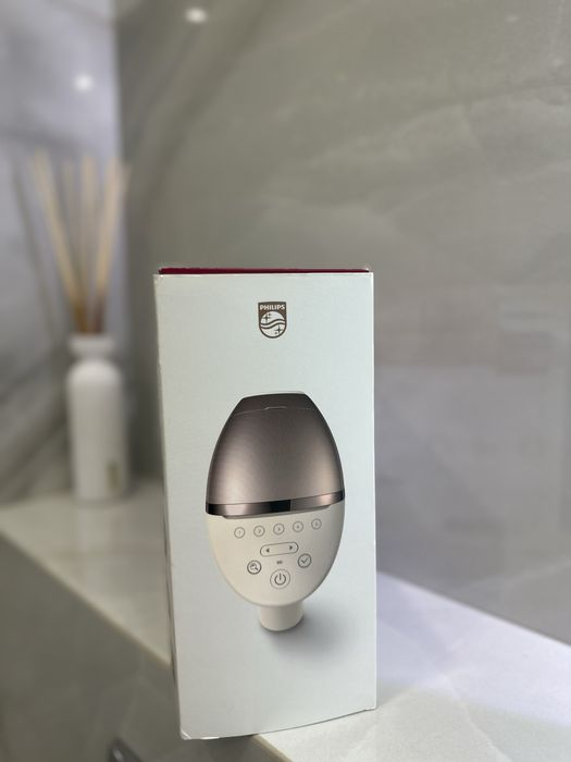 Фотоепілятор Philips Lumea IPL 9000