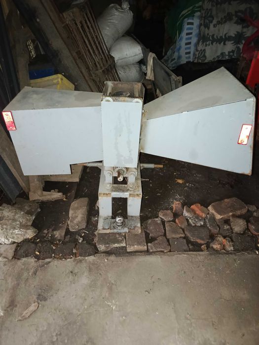 Подрібнювач гілок до міні трактора