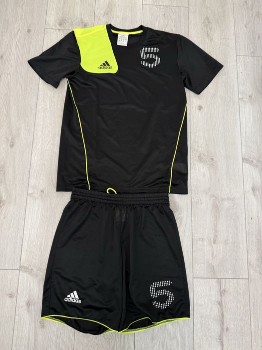 Спортивна футбольна форма