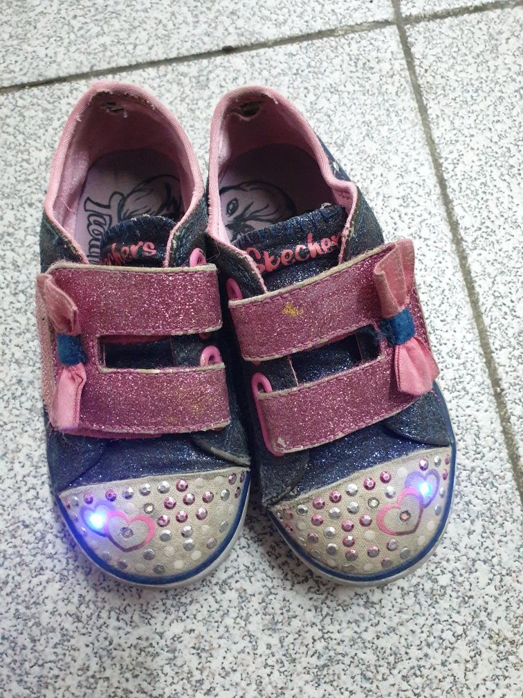 Tenis Skechers menina com luzes