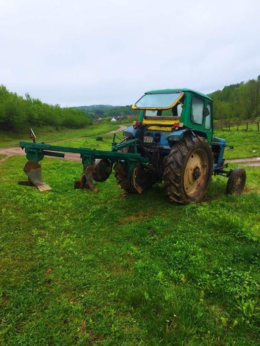 Трактор ЮМЗ в хорошому стані