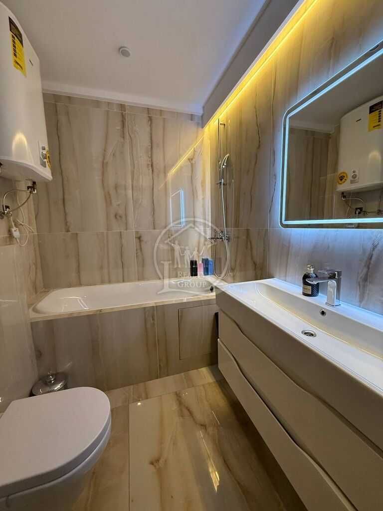 Продажа двухкомнатной квартиры в клубном доме GRAF на Азарова