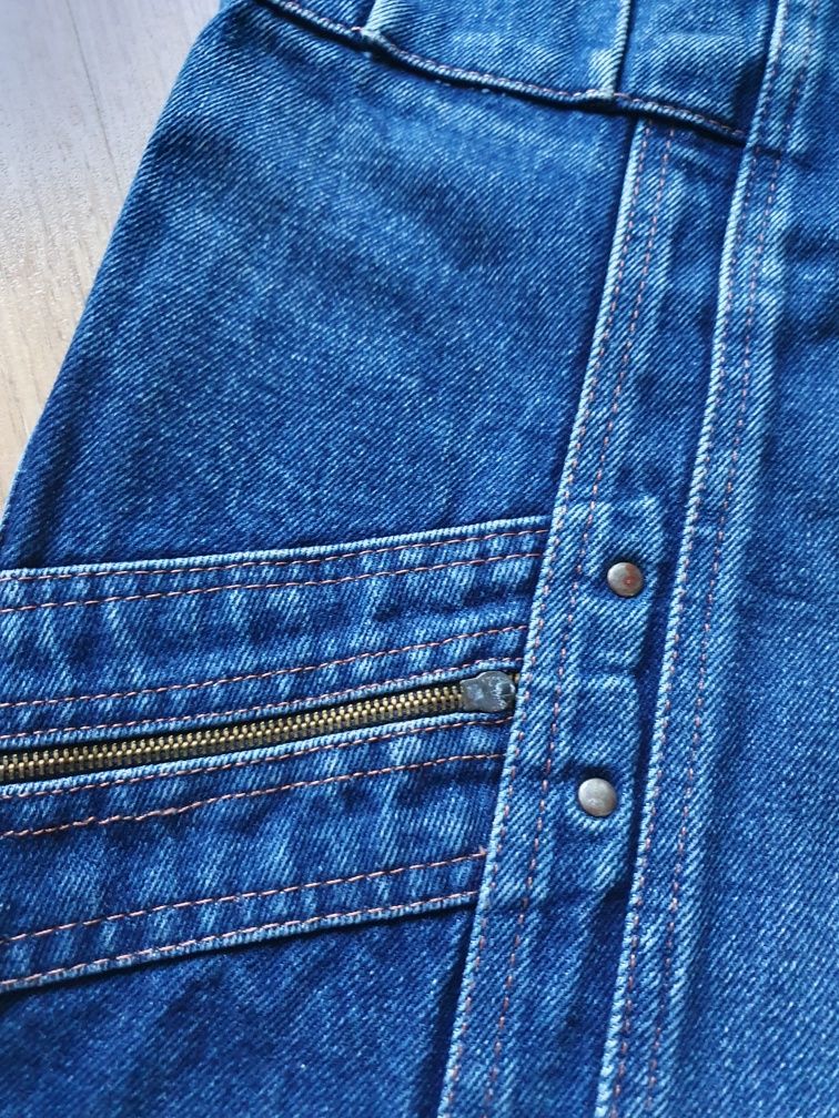 Ołówkowa spódnica jeansowa